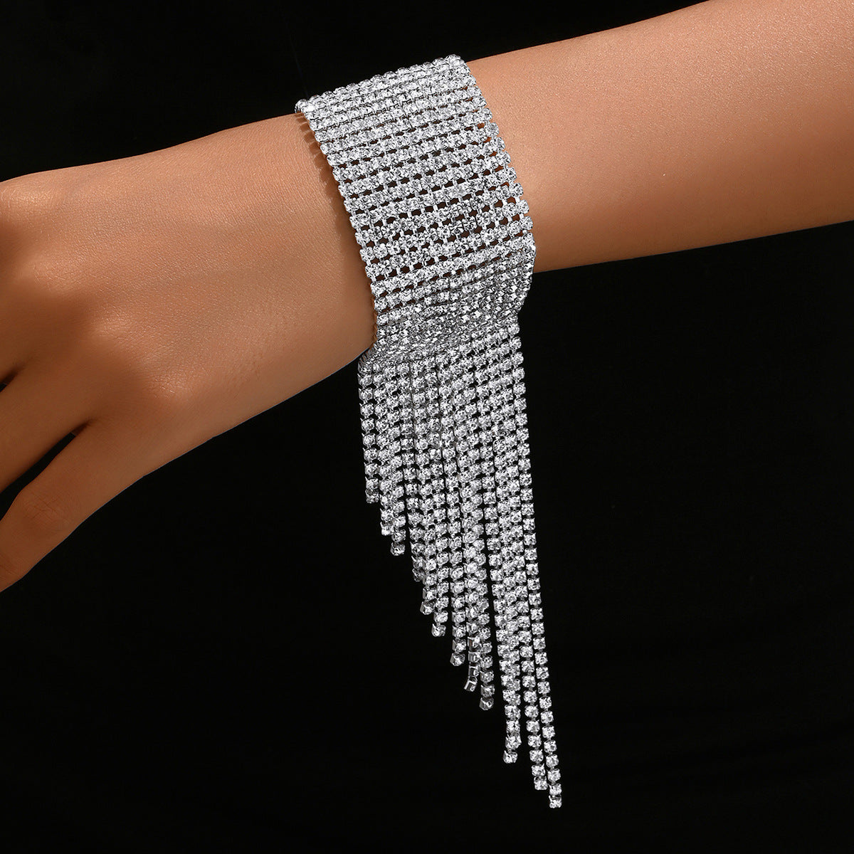 Pulsera de Cobre de Moda con Diseño de Rombo Geométrico y Incrustaciones de Diamantes Pavé para Mujer, Accesorio Elegante para la Oficina