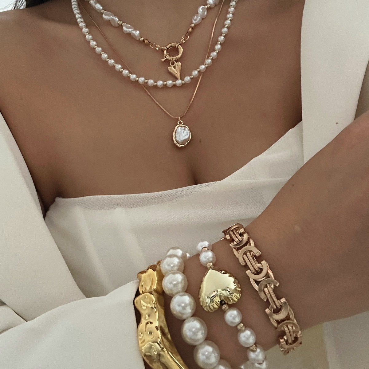 Vintage Elegant Floral Geometric Round Faux Pearl Plated Alloy Necklace Set for Women