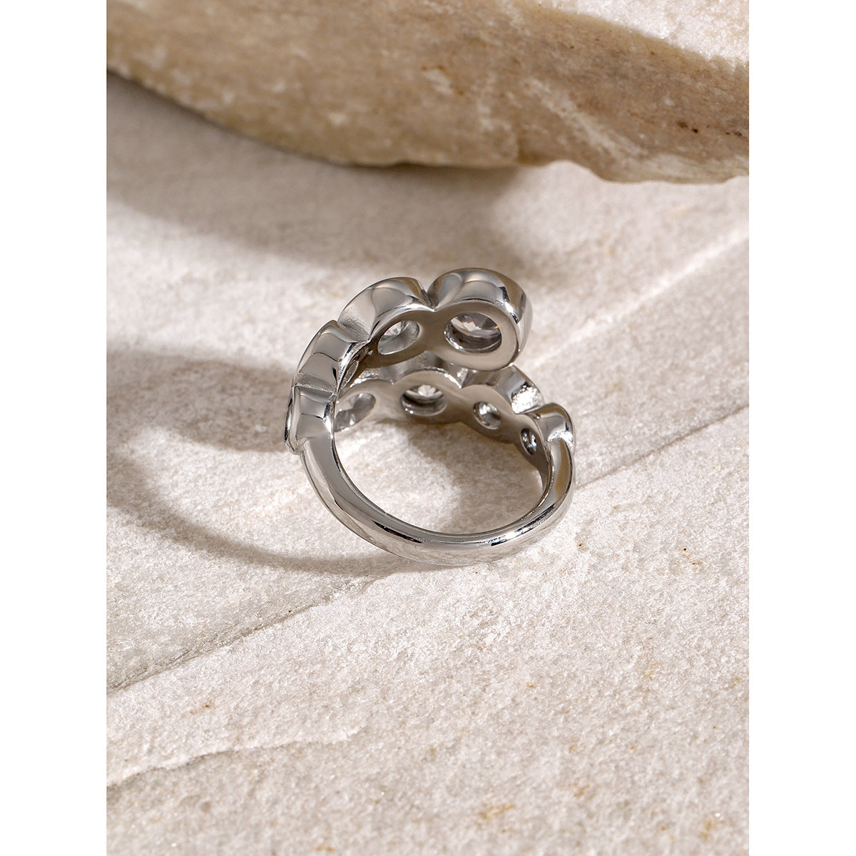 Anello Aperto Rotondo Irregolare in Zircone in Acciaio Inossidabile Placcato Oro 18K Unisex alla Moda