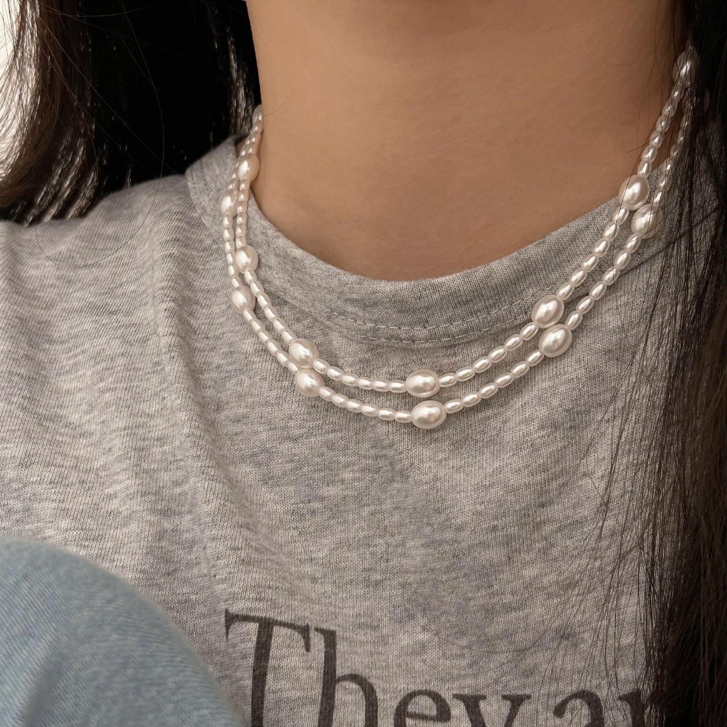 Collar Minimalista Geométrico de Perlas en Plata de Ley 925 con Baño y Cadena Cruzada