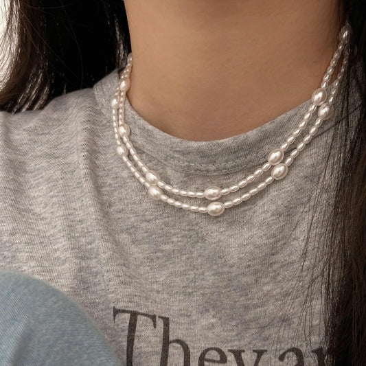 Collana Minimalista Geometrica con Perle in Argento Sterling 925 con Finitura Placcata su Catena a Croce