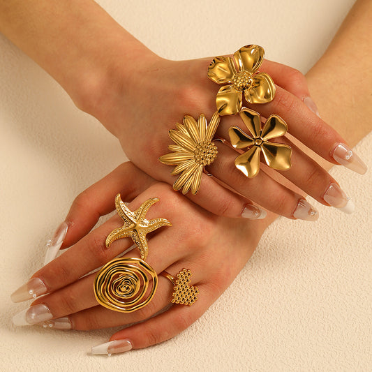 Anillo minimalista de corazón, flor y mariposa de acero inoxidable con incrustaciones de perlas y chapado al vacío de 18 quilates