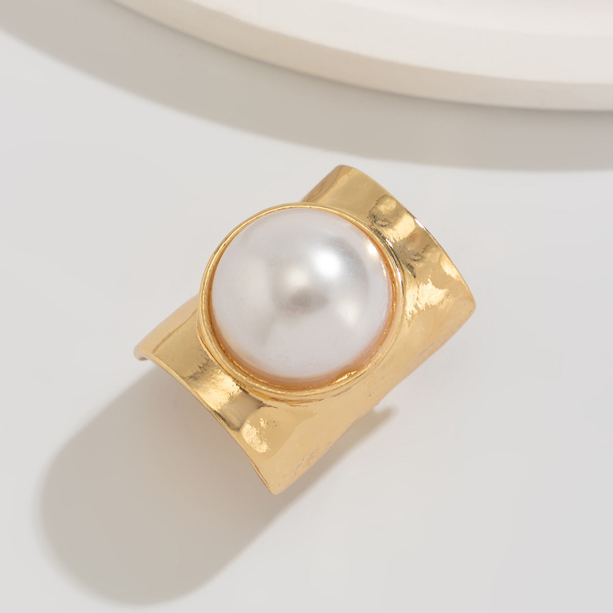 Exaggerated Geometric Alloy Plated Ring with Large Pearl Inlay for Women