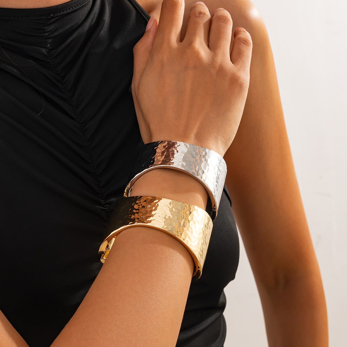 Irregular Oval Plated Alloy Bracelet with Chain Clasp