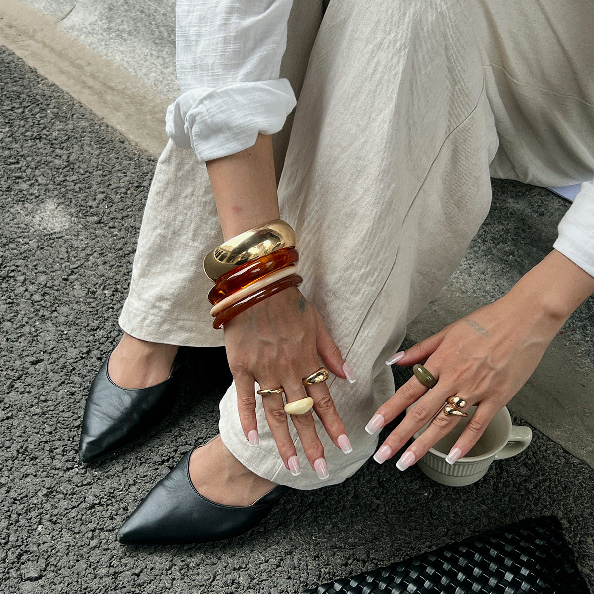 Bracciale a Polsino Geometrcio in Resina alla Moda da Donna con Effetto Ombré Irregolare e Finitura Placcata
