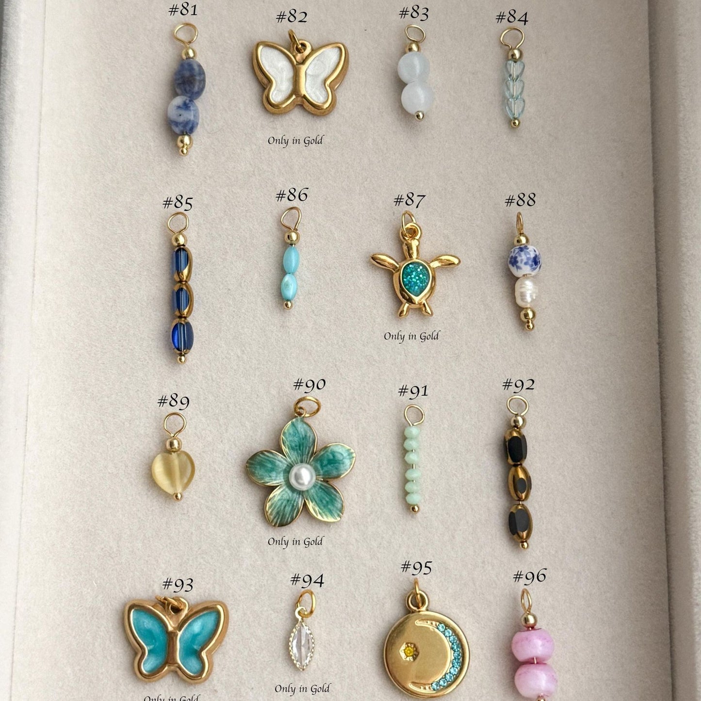 Colgante Vintage de Acero Inoxidable Bañado en Oro de 18K con Dije de Barra para Mujer