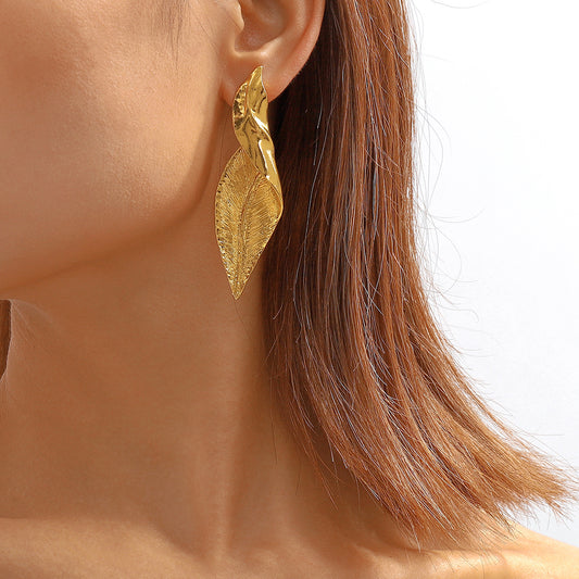 Aretes Geométricos Asimétricos de Hoja Retorcida para Mujer Aleación con Acabado Chapado Estilo Minimalista Atrevido
