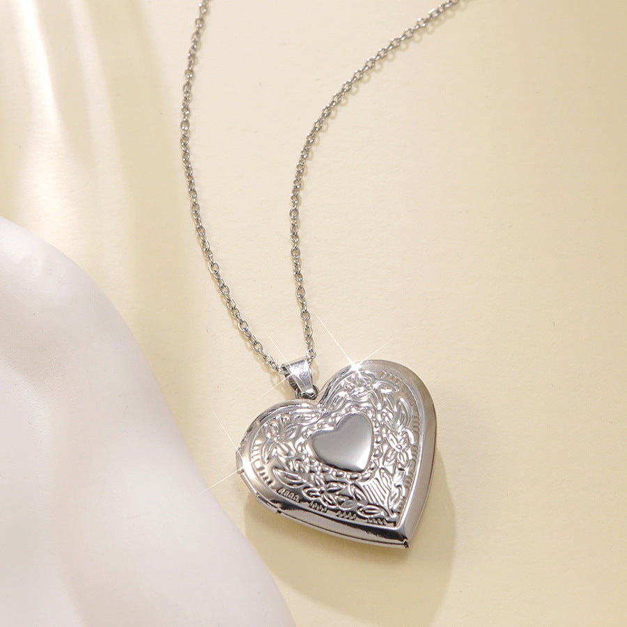 Elegante collana a medaglione a cuore placcata in acciaio inossidabile per donna