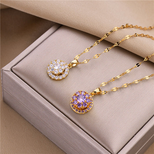 Collar giratorio de acero de titanio Lucky Charm para mujer con detalles de circonita cúbica en cadena ondulada de diseño geométrico
