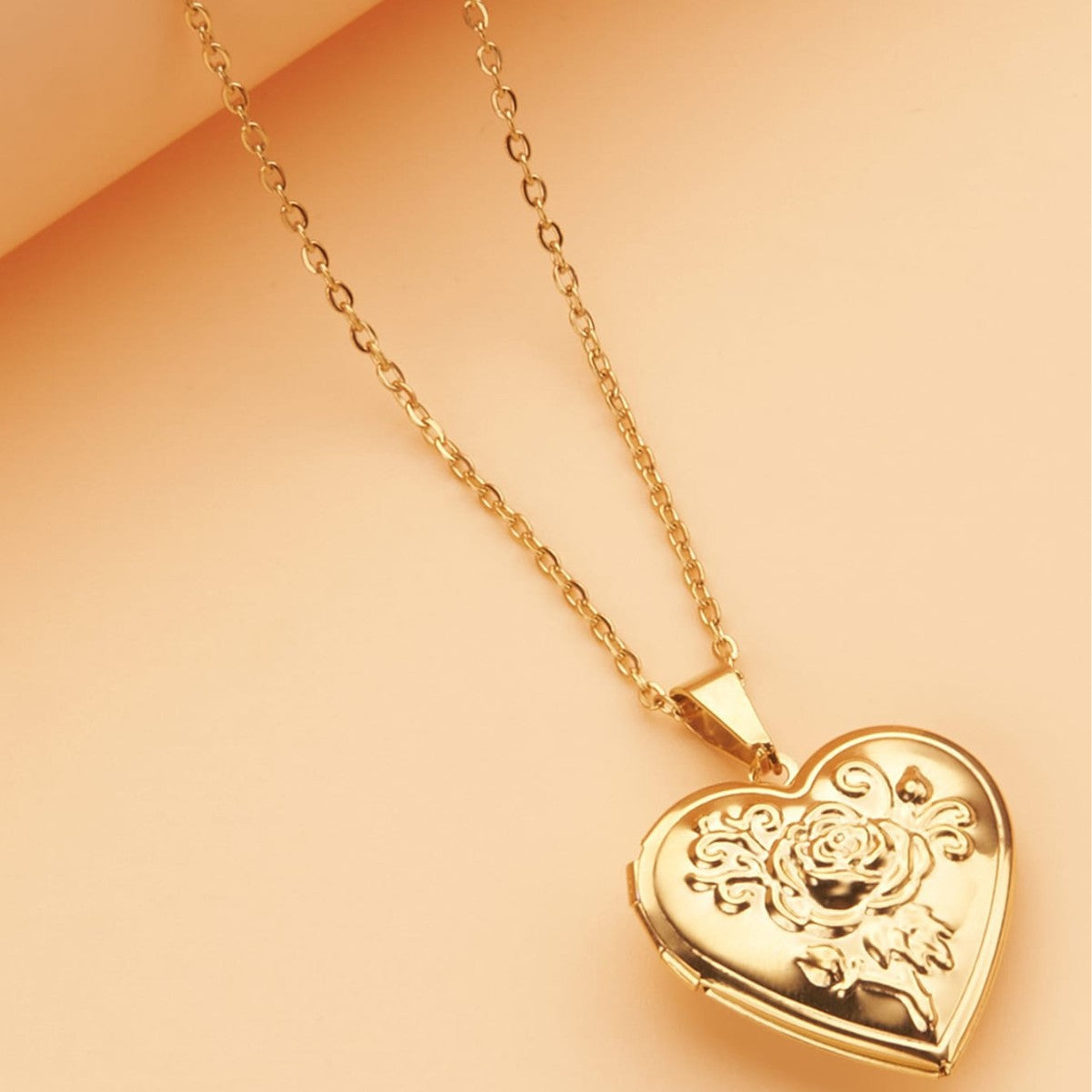 Luxury Rose-Shaped Opening Photo Frame Pendant Necklace in Stainless Steel with Polished Finish for Unisex Daily Wear