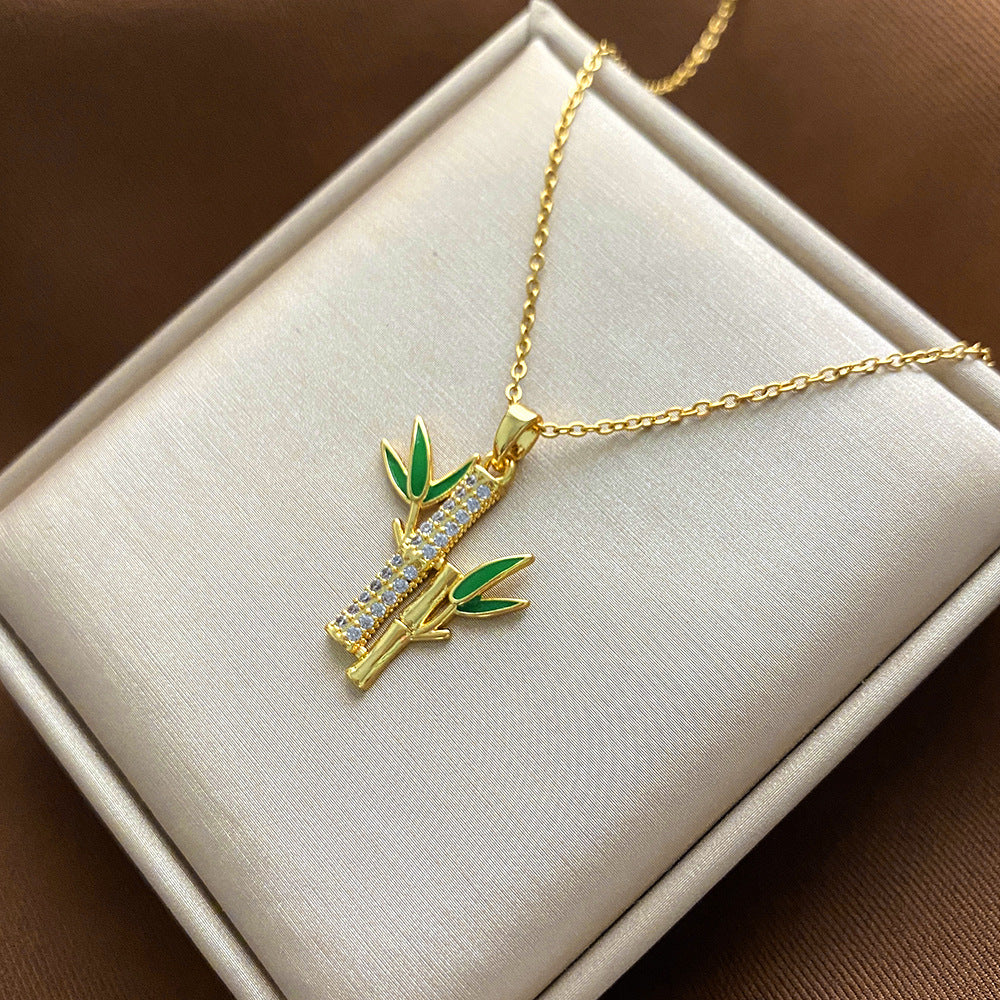 Collana con Ciondolo Floreale Minimalista per Donne e Uomini in Acciaio al Titanio con Catena a Serpente, Finitura Galvanizzata e Design Irregolare