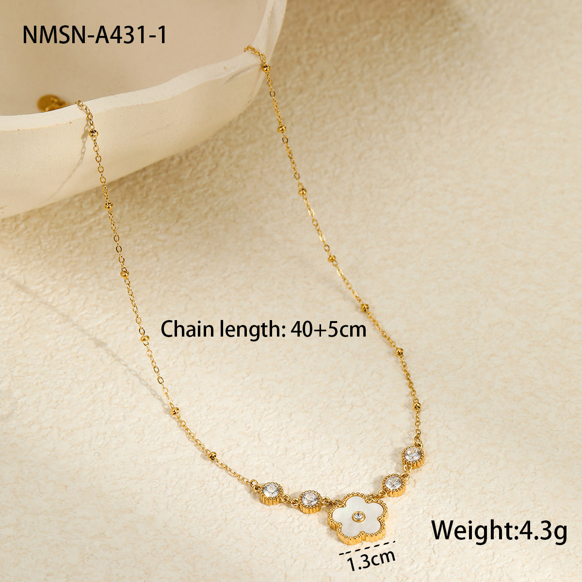 Collar con colgante de acero inoxidable con forma de corazón geométrico con incrustaciones de nácar para mujer, acabado chapado, cadena hasta la clavícula a la moda para la oficina