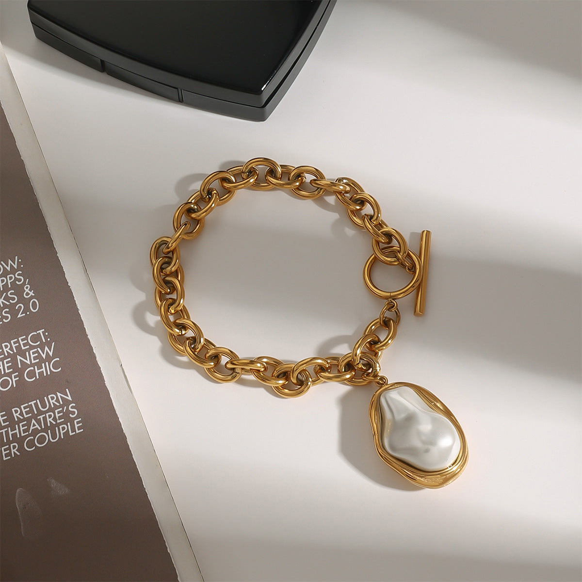 Bracciale con perle barocche geometriche da donna in acciaio inossidabile placcato oro 18 carati stile europeo-americano