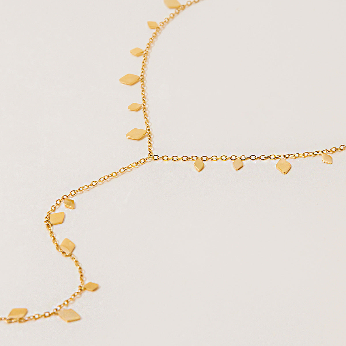 Collar de acero de titanio chapado en forma de corazón geométrico para mujer con cadena de acero inoxidable, joyería de lujo para clavícula
