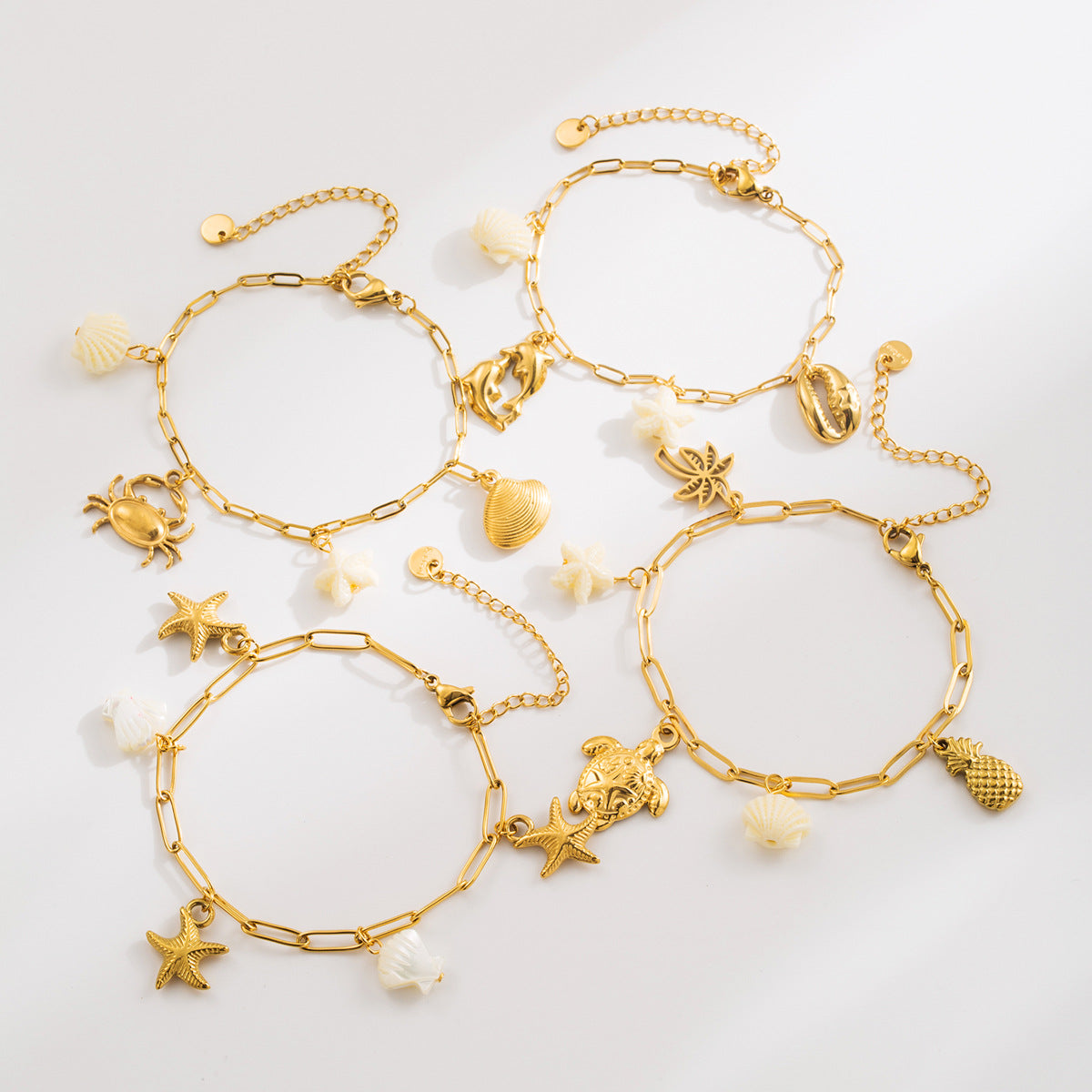 Bracciale in Acciaio Inossidabile a Forma di Animale all'Avanguardia con Ciondoli a Tartaruga, Stella Marina, Granchio e Delfino Placcati in Oro 14K per Donna