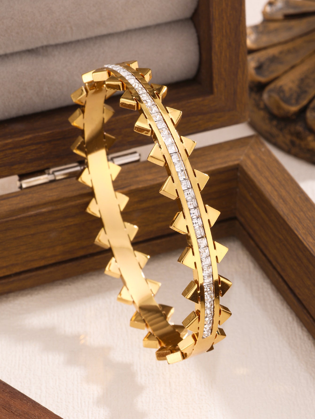 Juego de pulseras de acero inoxidable con trébol de cuatro hojas, incrustaciones de diamantes de imitación y chapado en oro al vacío de 18 quilates, estilo minimalista y a la moda