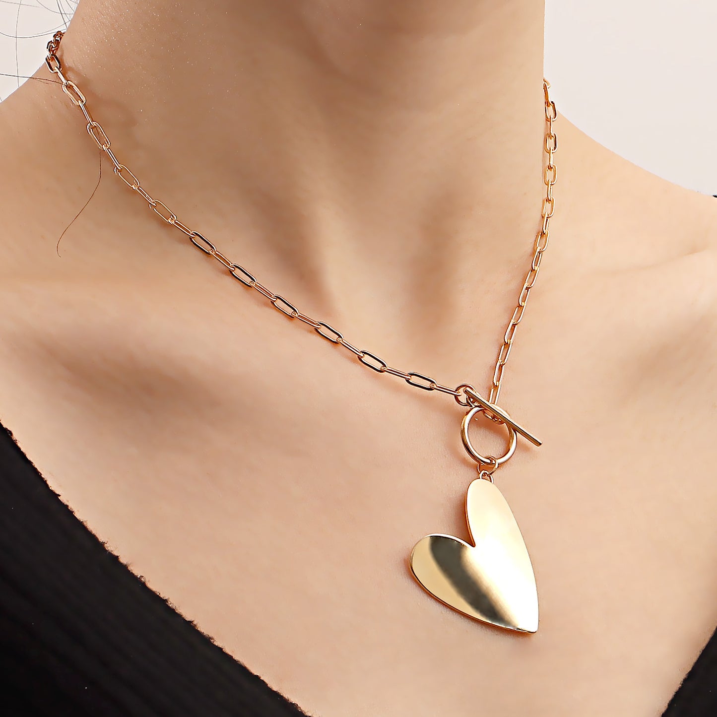 Punk Minimalist Geometric Pendant Necklace with Exaggerated Heart Charm for Women Alloy Plated Clavicle Chain