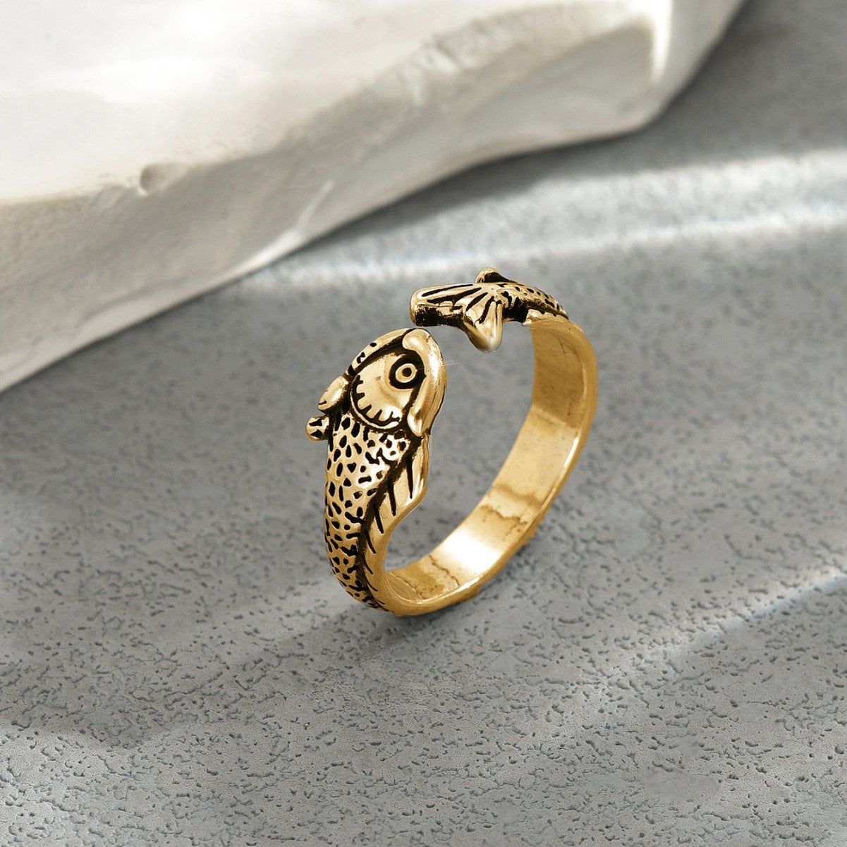 Anello aperto vintage unisex con pesce Koi geometrico in lega di zinco con finitura placcata