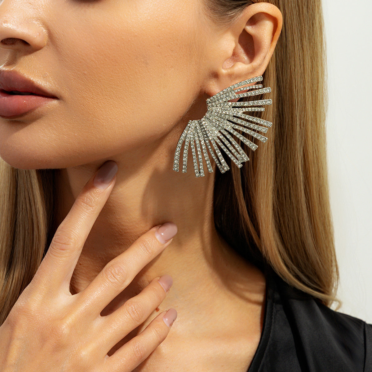 Luxury Elegant Rhinestone Inlaid Leaf Shape Zinc Alloy Plated Earrings for Women
