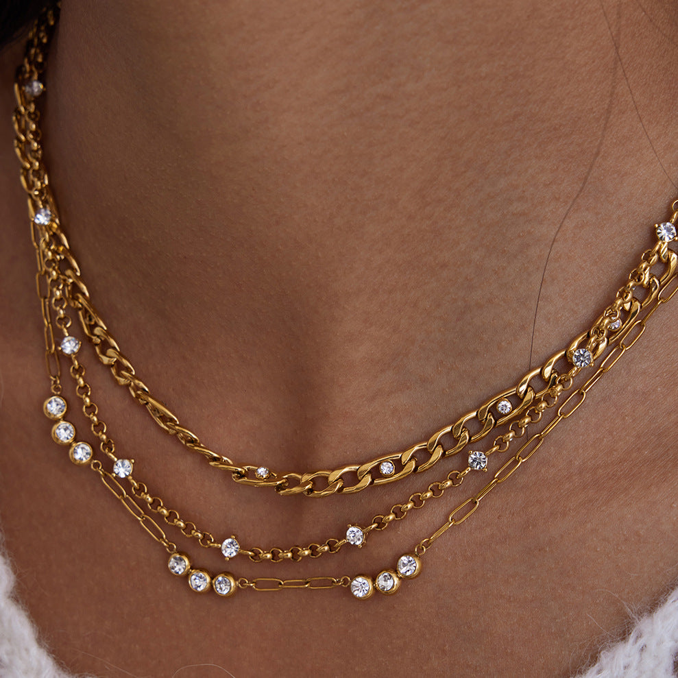Collana con ciondolo geometrico in acciaio inossidabile da donna con ciondolo in acciaio al titanio e finitura placcata