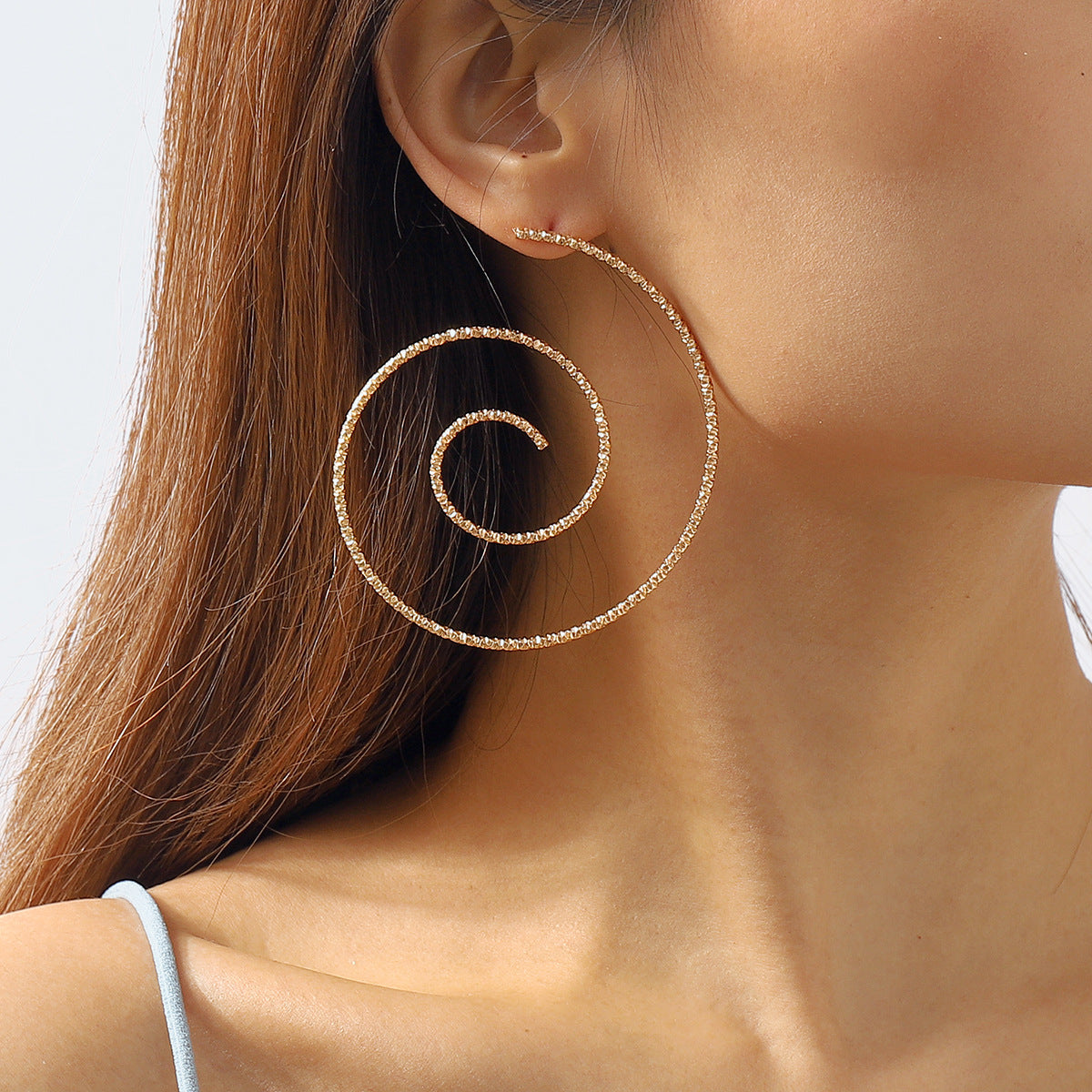 Orecchini Asimmetrici a Spirale Geometrica Sweet-Edgy in Ferro con Finitura Galvanizzata