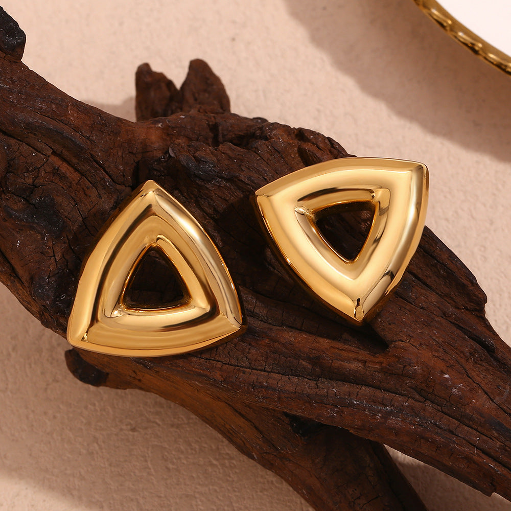 Orecchini a perno geometrici moderni minimalisti in acciaio inossidabile con placcatura in oro 18K e design triangolare cavo lucidato