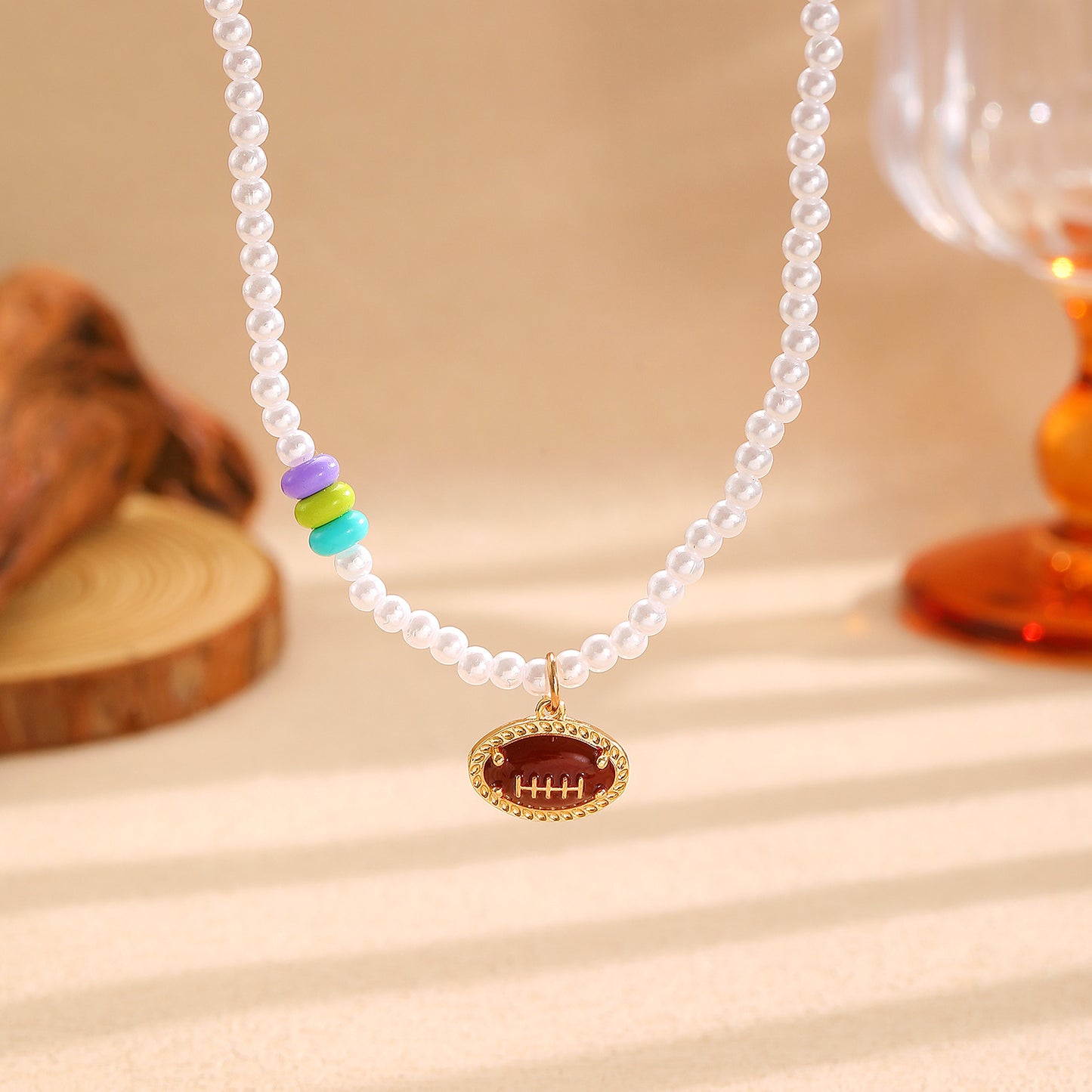 Set di Collana, Bracciale e Orecchini con Pendente a Sfera in Lega di Zinco Placcata Sportiva e Perle per Donna