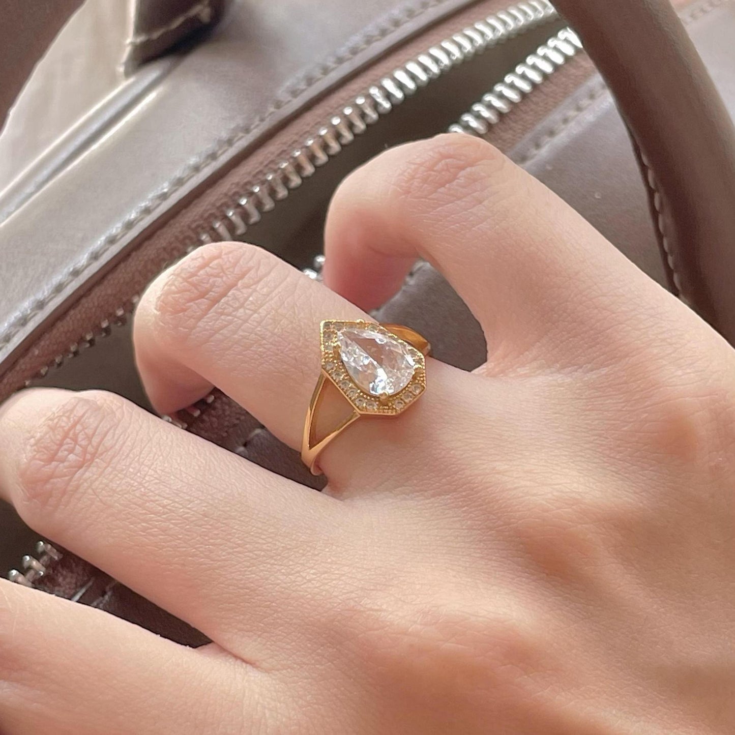 Minimalist Teardrop-Shaped S925 Sterling Silver Ring with Rhinestone Inlay and Bowknot Detail for Women