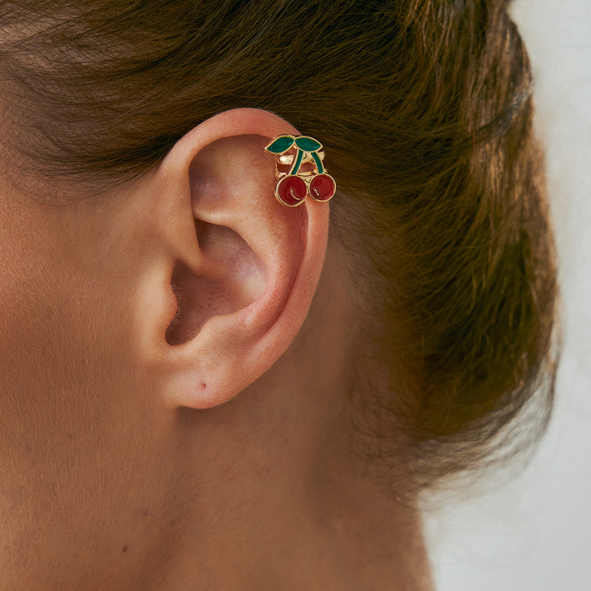 Cute Strawberry-Shaped Alloy Ear Cuffs with Plated Finish for Women, Minimalist Cartoon-Inspired Ear Bone Clips