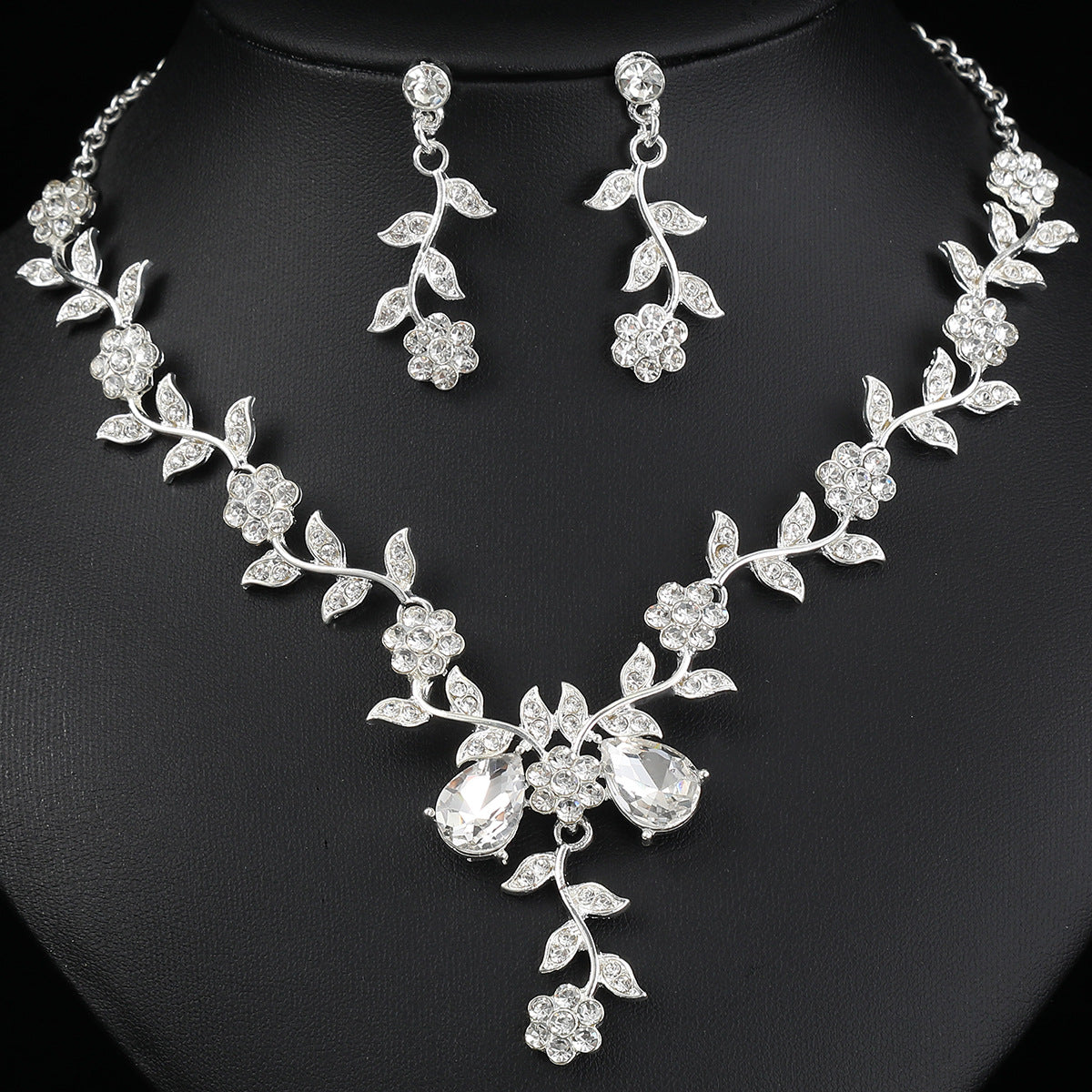 Vintage Floral Alloy Necklace and Earrings Set with Plated Finish O-Chain for Women