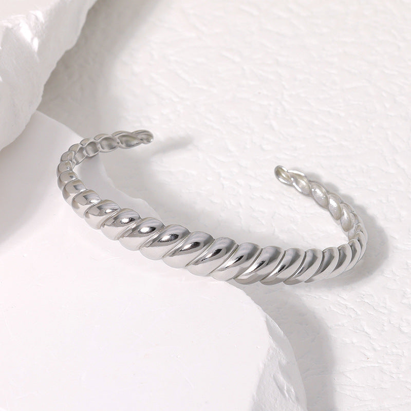 Minimalist Geometric Cold-Tone Bracelet with Heart and Floral Motifs in Gold-Plated Stainless Steel for Women