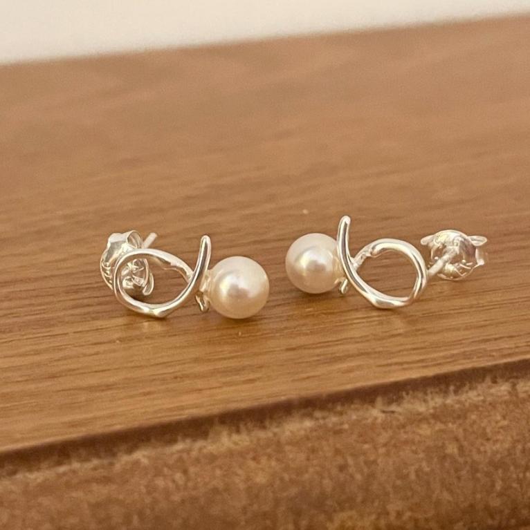 Sweet Ins-Style Waterdrop-Shaped 925 Sterling Silver Pearl Stud Earrings with Textured Natural Detail