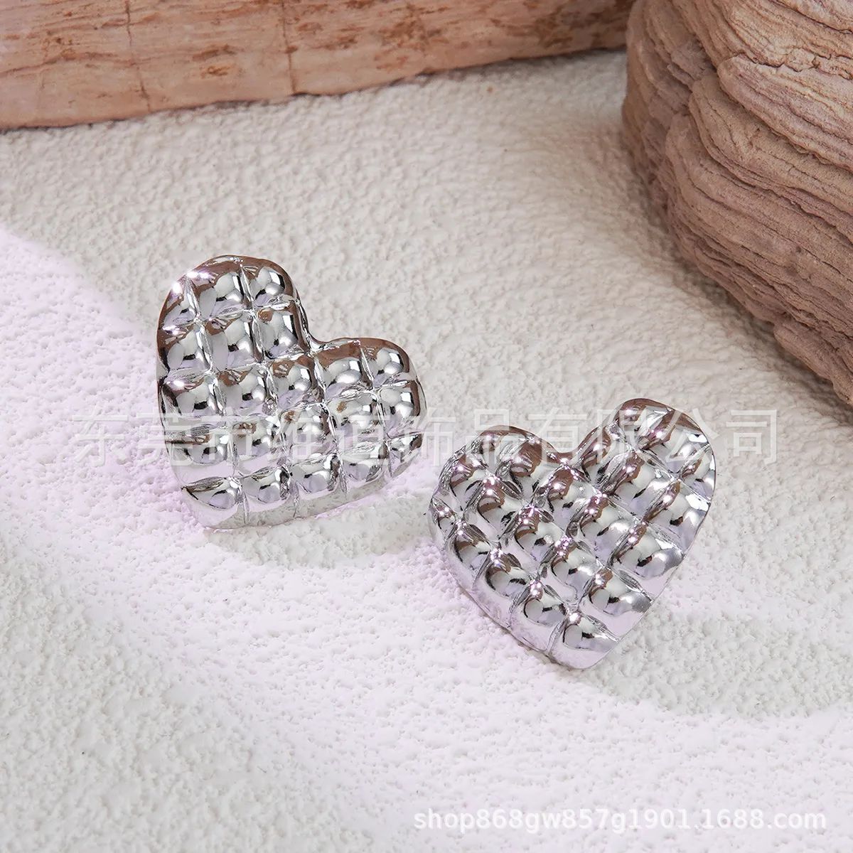 Orecchini a perno da donna Sweet Streetwear in acciaio placcato titanio a forma di cuore floreale geometrico a goccia