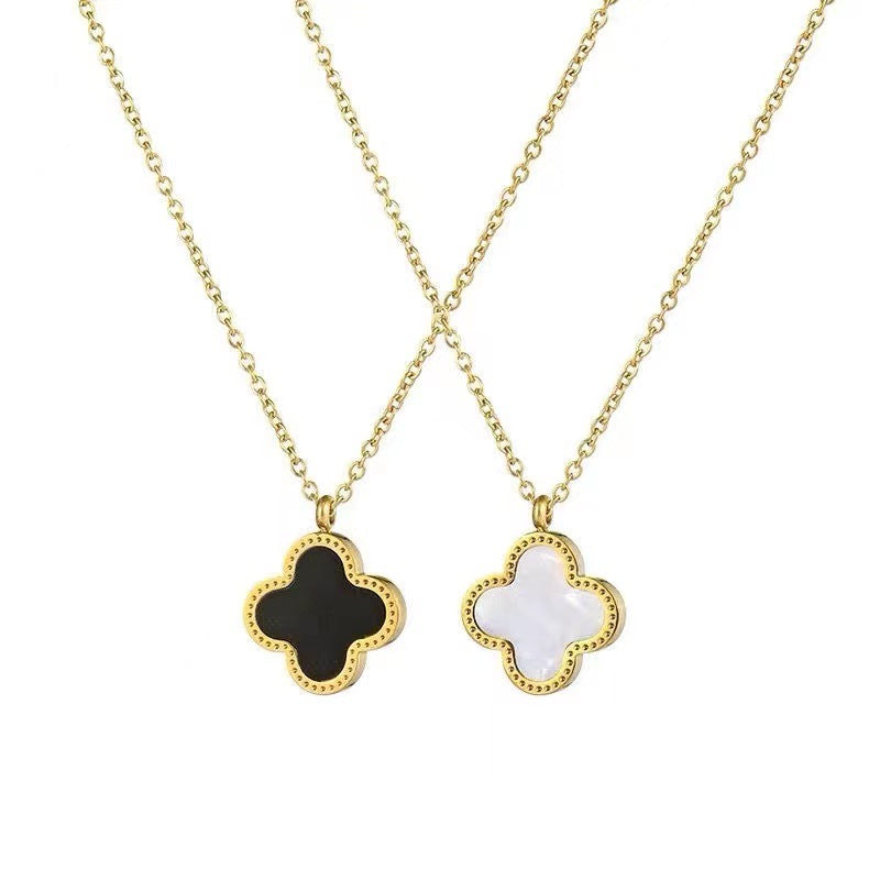 Collar minimalista con colgante de trébol de cuatro hojas para mujer en acero de titanio con chapado en oro rosa de 18 quilates
