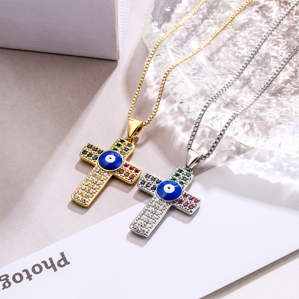 Collana con ciondolo a croce geometrica minimalista da donna con base in rame placcata in vero oro e intarsio di zirconi