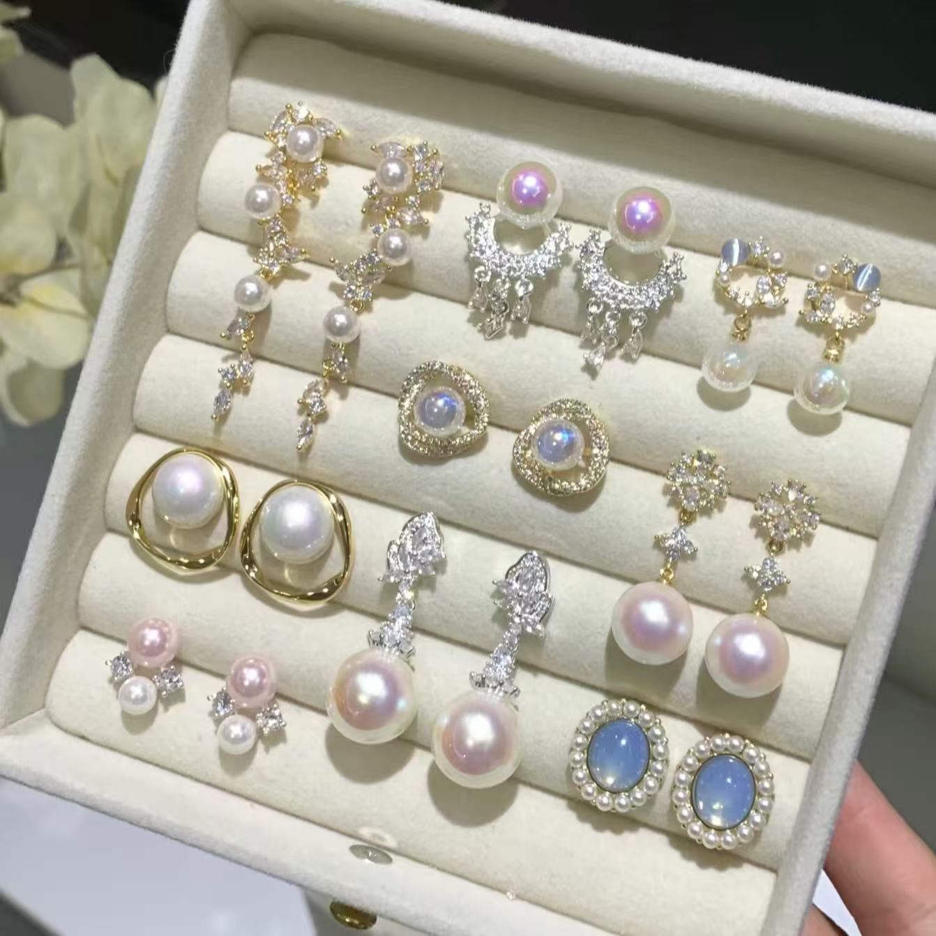 Pendientes de perlas geométricos para mujer con detalles de circonitas, postes de acero galvanizado, estilo retro lujoso y elegante para otoño e invierno