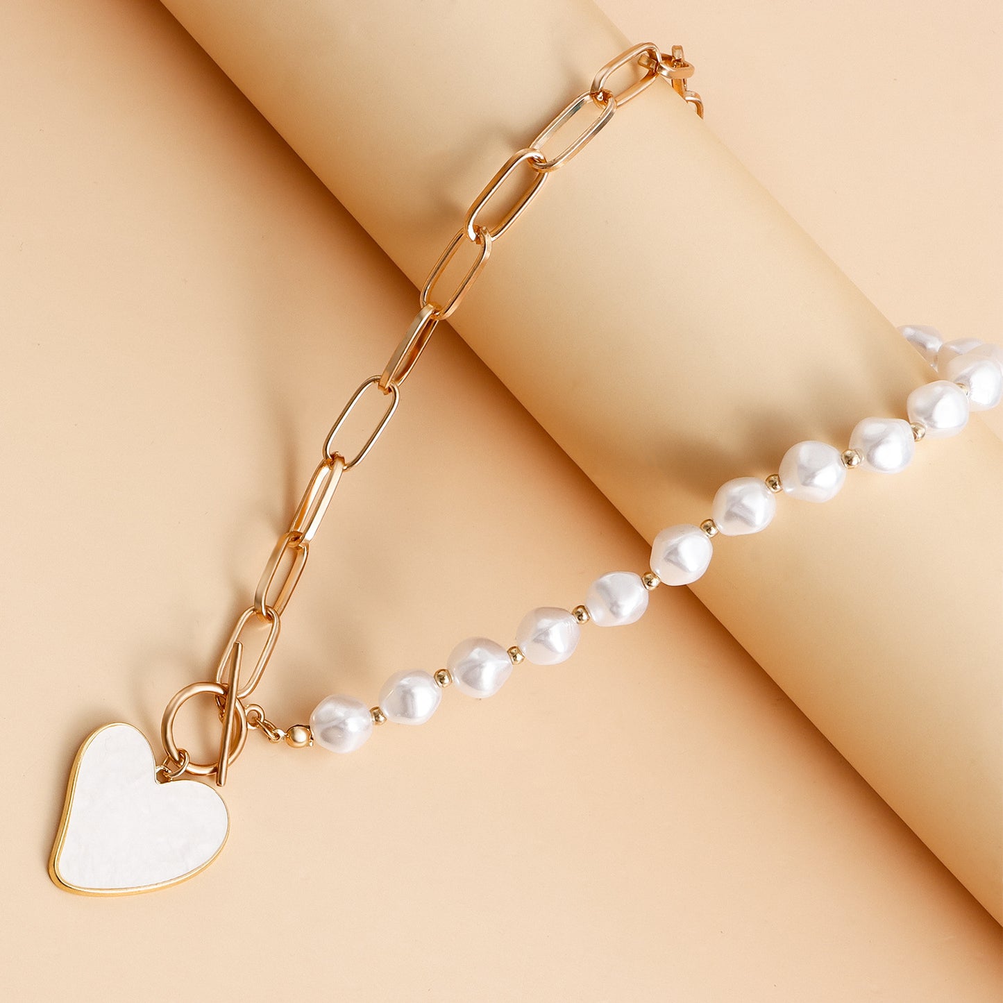 Fashionable Geometric Rhombus Pearl Heart Mother-of-Pearl Pendant Necklace for Women Alloy Chain with Plating Finish