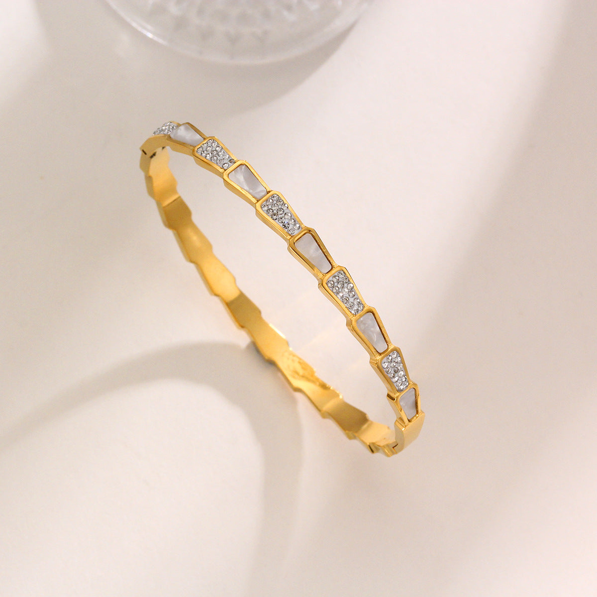 Bracciale Donna Minimalista in Titanio Placcato a Forma di Serpente con Zirconi