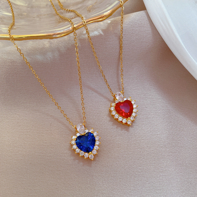 Collana da donna minimalista a forma di cuore in acciaio al titanio con intarsio completo di strass e catena a O