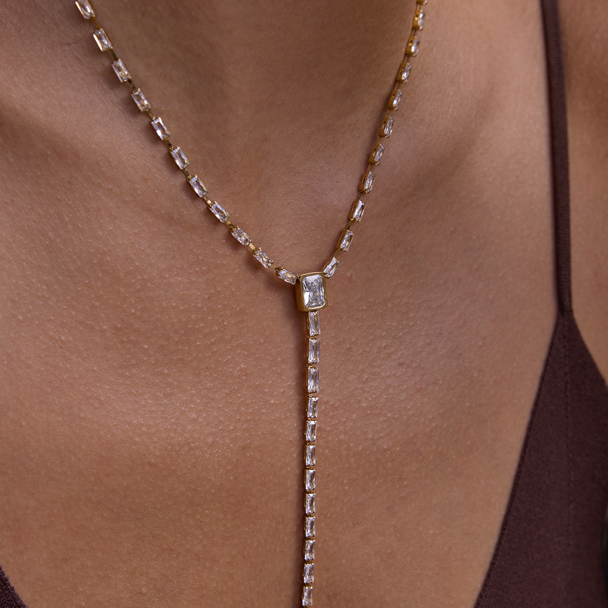 Collana Lunga Geometrica a Y da Donna in Acciaio al Titanio con Strass e Finitura Placcata