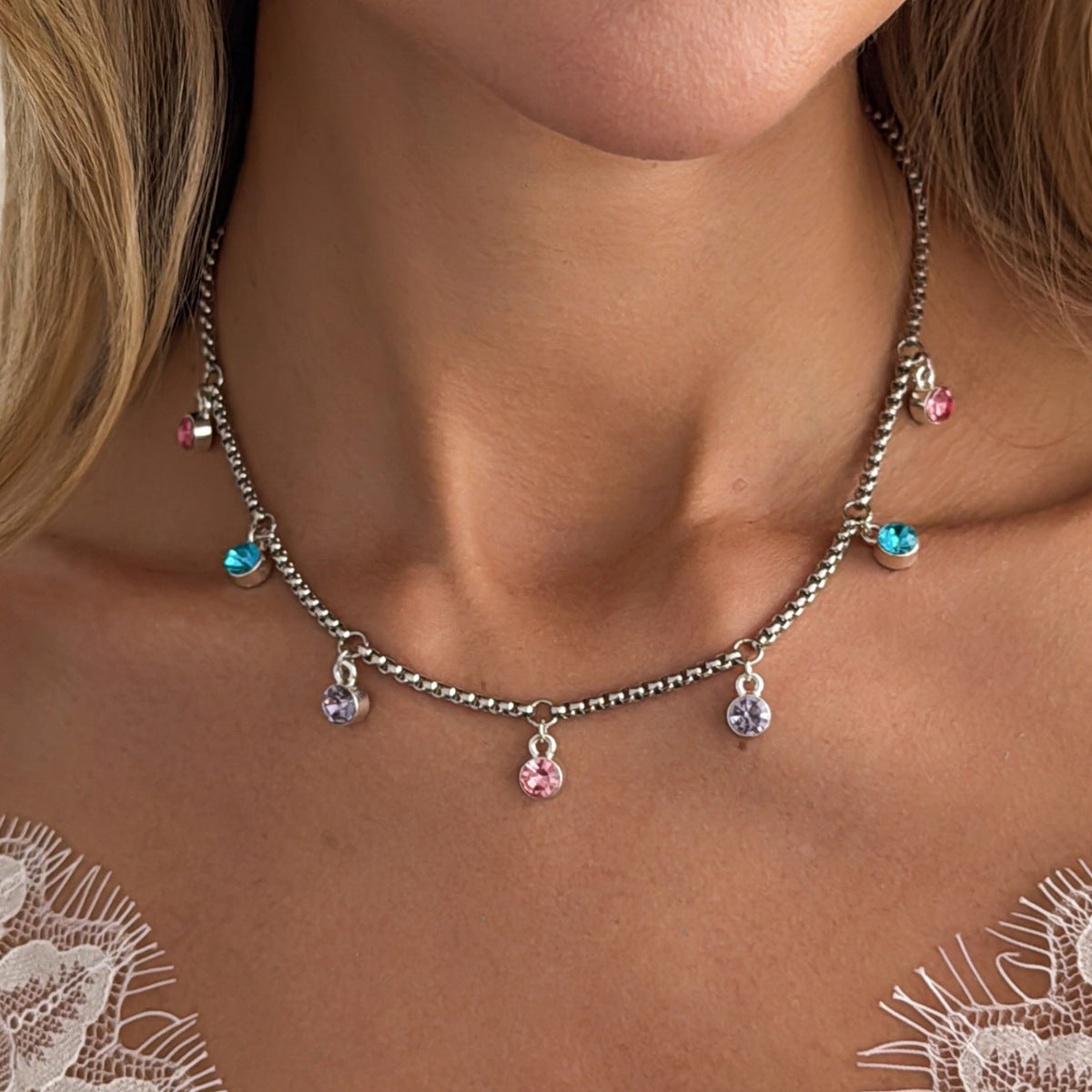 Sweet Geometric Round Rhinestone Zinc Alloy Pendant Necklace Plated Iron Cable Chain for Women