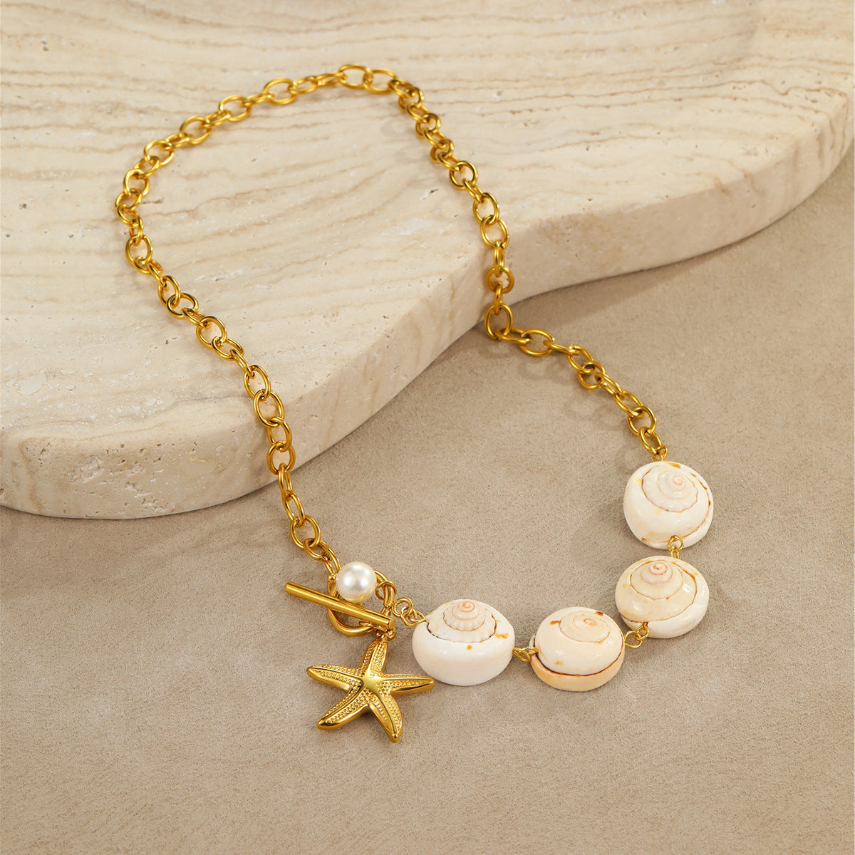 Fashionable Star-Shaped Stainless Steel Gold-Plated Ocean-Inspired Necklace for Women with Seashell and Star Pendant