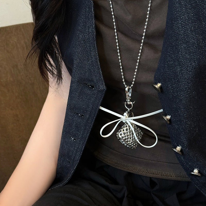 Collana con Pendente Geometrico Minimalista da Donna in Lega con Finitura Elettroplaccata — Catena Leggera per Maglione, Accessorio di Lusso Versatile