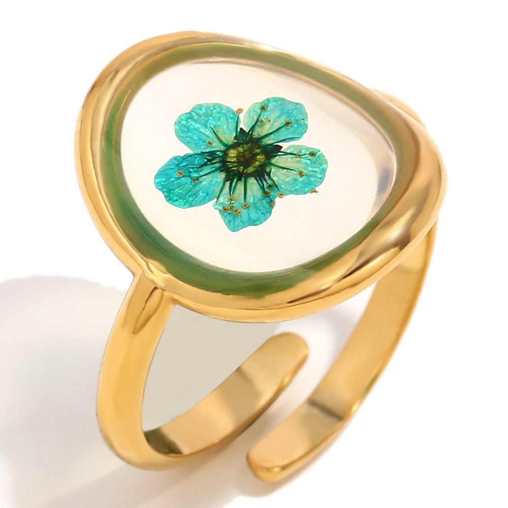 Anello da donna minimalista floreale in acciaio inossidabile placcato oro 18 carati con fiore essiccato verde e acrilico