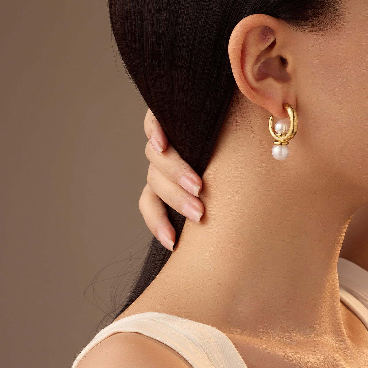 Orecchini da donna minimalisti a forma di C irregolare con perle, in acciaio inossidabile placcato oro