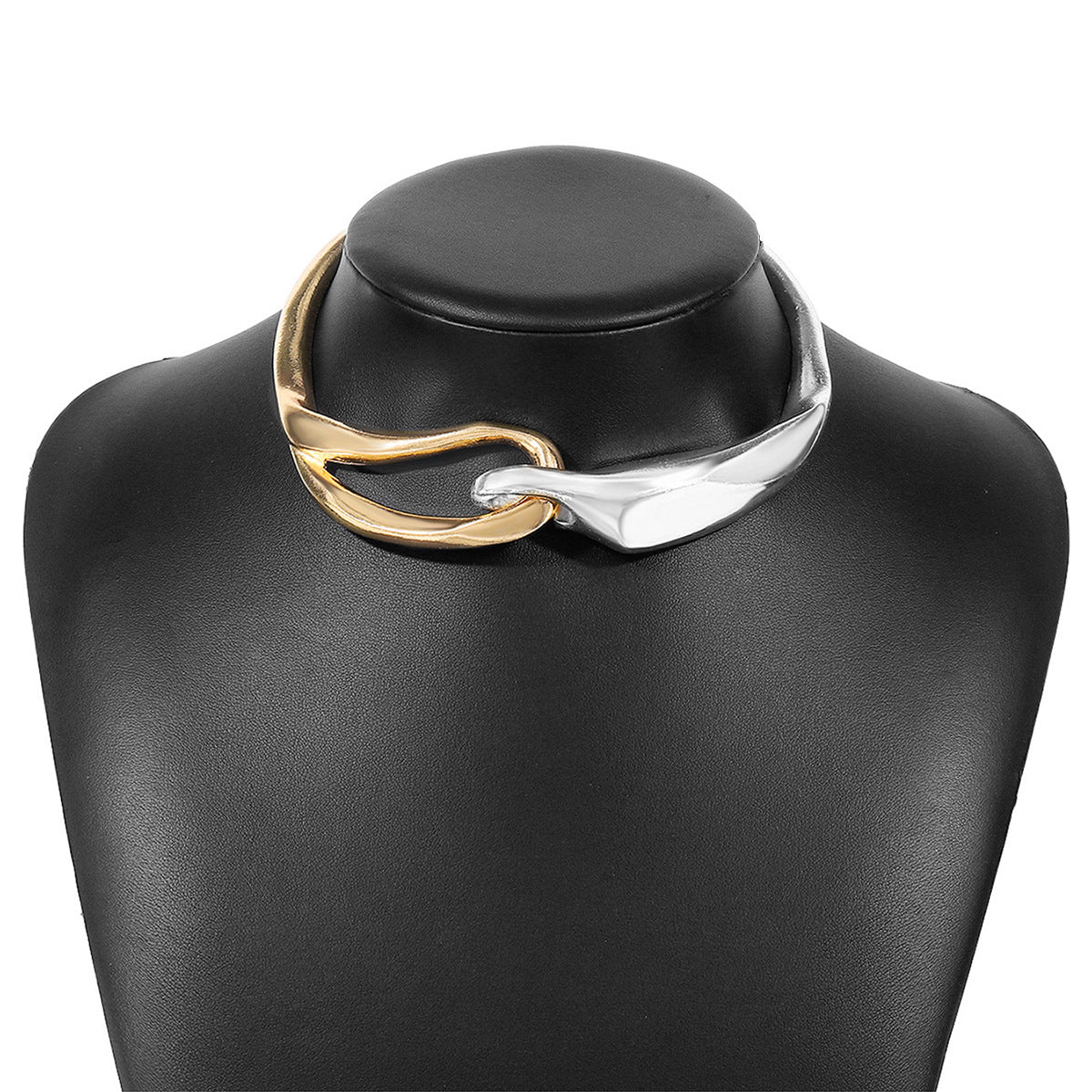 Geometric Ring-Link Pendant Necklace in Alloy with Electroplating Finish for Women, Edgy Sweet-Chic Style Locket Chain