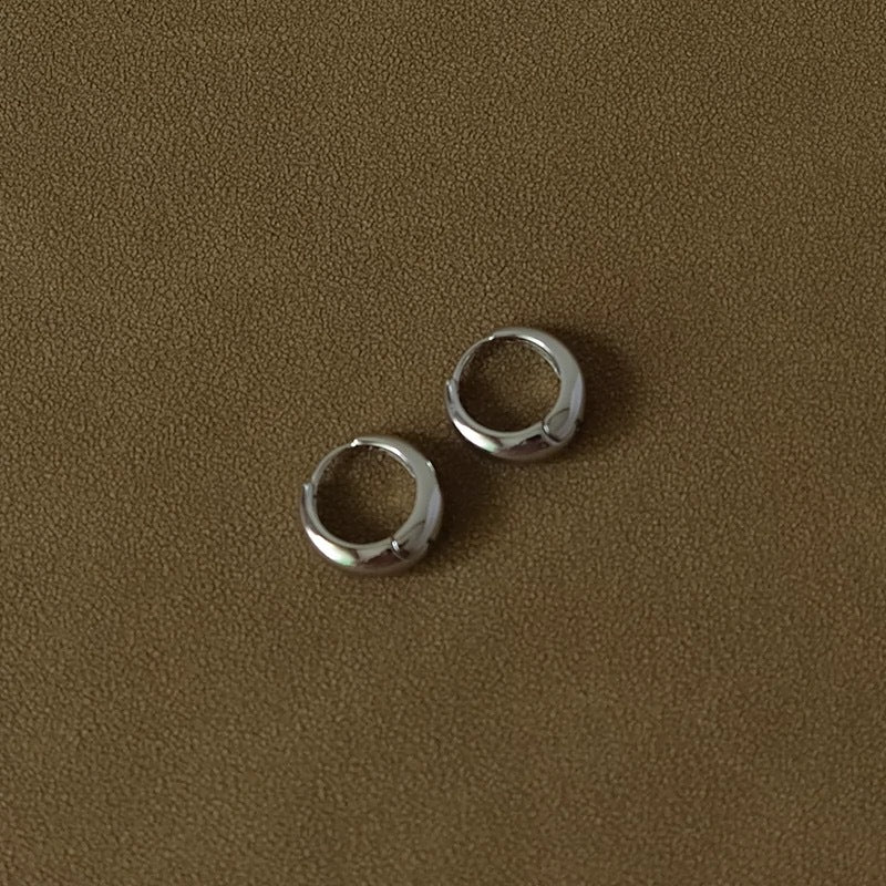 Pendientes de aro en forma de U de acero inoxidable chapados en oro con estilo francés minimalista para mujer