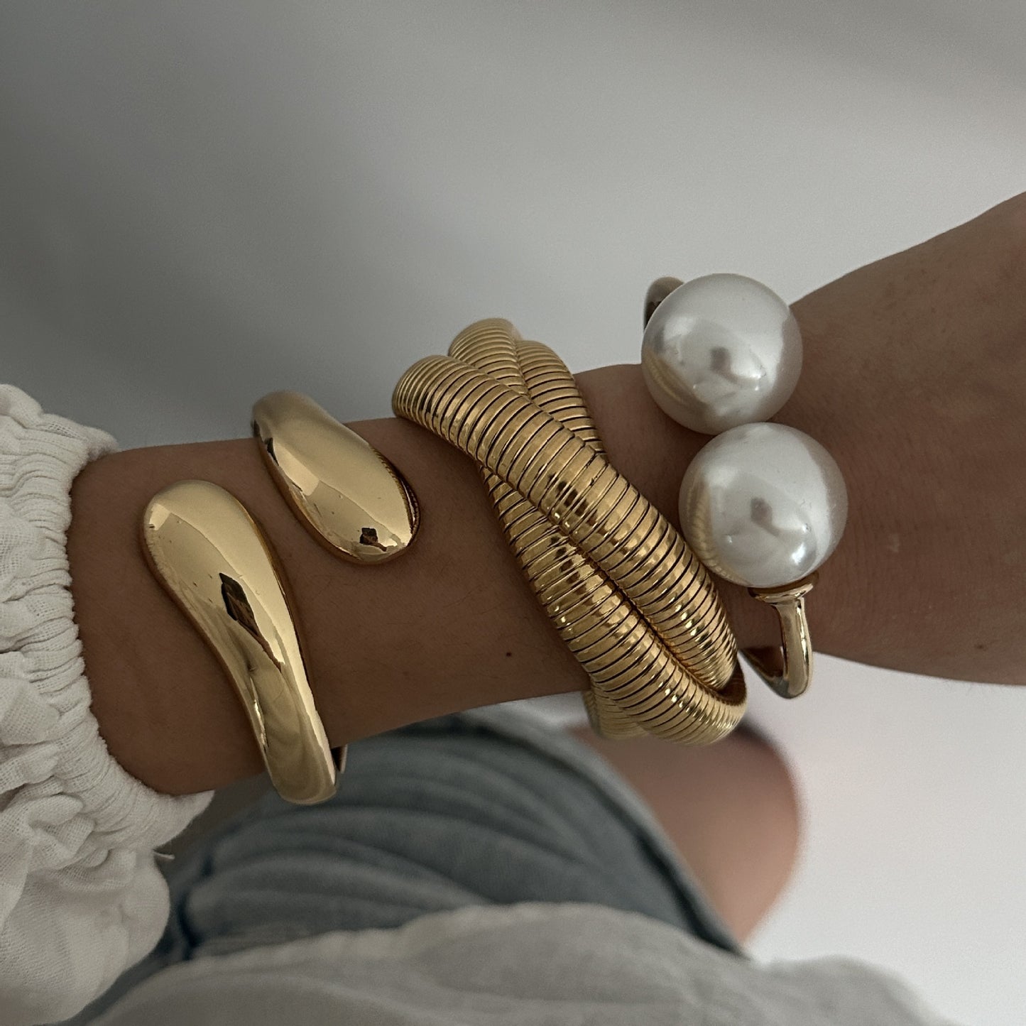 Fashion Minimalist Geometric Metal Plated Cuff Bracelet with Pearl Inlay for Women