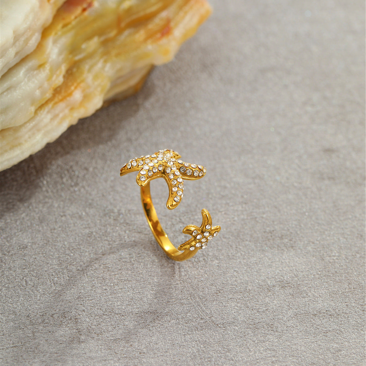 Anello da donna in acciaio inossidabile a forma di stella marina e conchiglia, con finitura galvanica