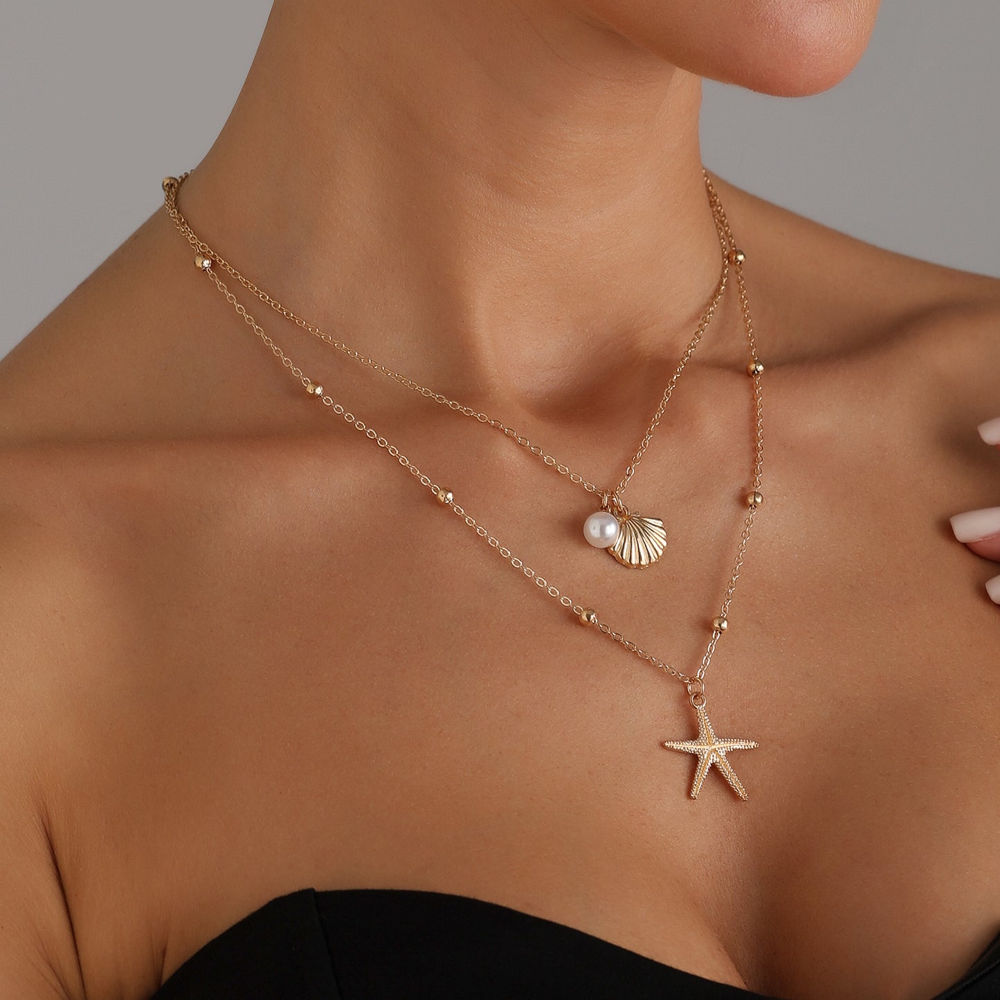Collar con temática playera con colgante de concha marina y estrella, de aleación con acabado chapado para mujer